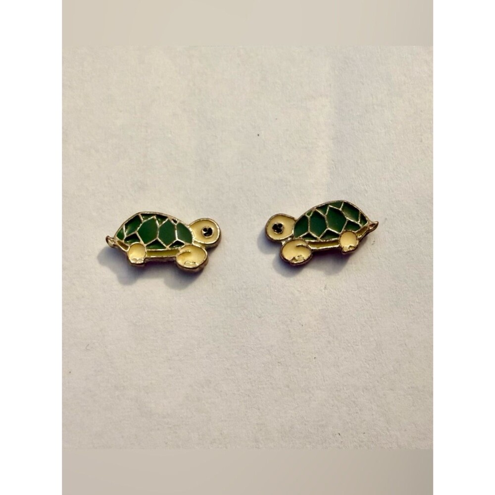 Cute Vintage Y2K Turtle Enamel Stud Earrings Green & Gold